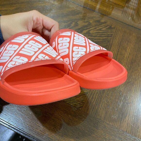 Ugg pool slides womens size 8 - Picture 2 of 9